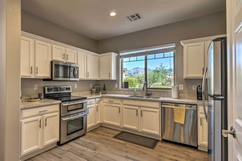 Kitchen | Cooking Basics | Modern Interior | Free WiFi