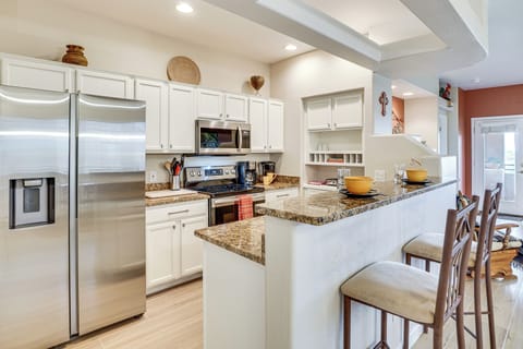 Fully Equipped Kitchen | Brand New Appliances | Granite Countertops