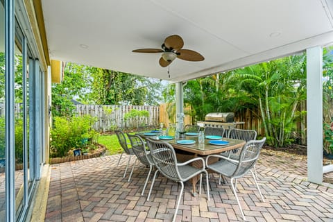 Custom pergola with covered, outdoor dining for 8. Brand new BBQ grill. 