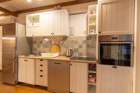Full equipped kitchen with all amenities