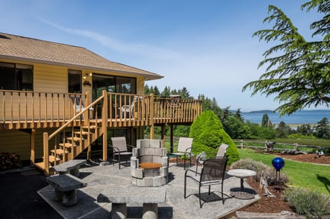 Enjoy our outdoor-pit with easy entrance into the kitchen.  Great deck or patio.