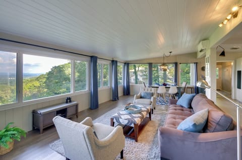 Laurel Park Vacation Rental | 3BR | 3BA | 2,100 Sq Ft | Stairs Required