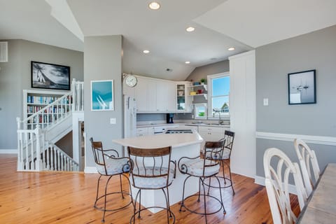 SA06: Tramonti l Top Level Kitchen