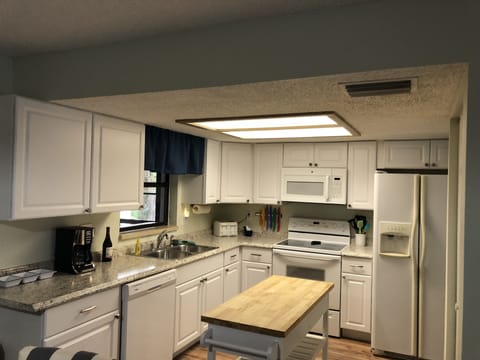 Kitchen with mobile island