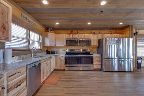 Fully Equipped Kitchen with Double Stainless Steel Appliances