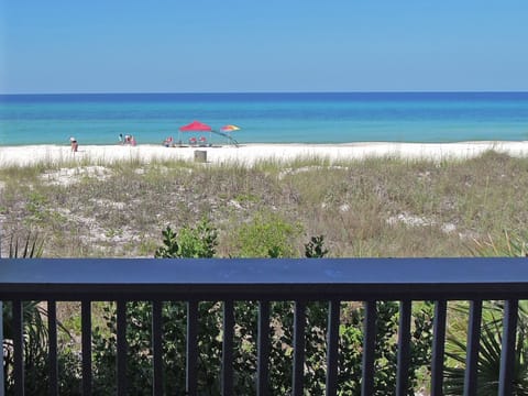 1st Floor directly on the Beach! Step off our deck onto the beach sand!