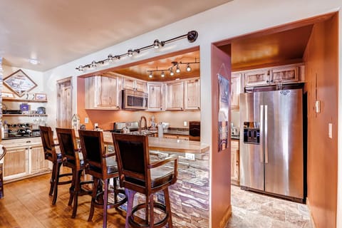 Kitchen with Large Bar-Seats 4