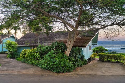 HALE KAI ENTRY AND PARKING