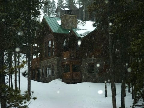 The Lodge is in 'The Golden Triangle' this is one of the Million Dollar Homes