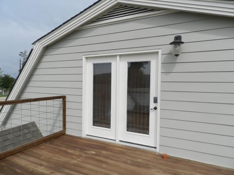 Large Upstairs Deck ~ Keyless Entry & Lock ~ New Exterior, Stairs, and Deck