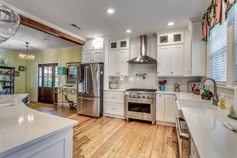 Fully equipped kitchen—built for cooking for a crowd