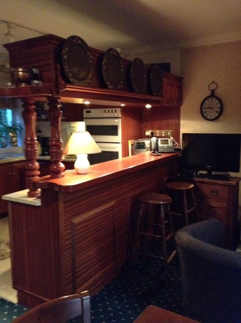 Bar-Transition piece between kitchen and dining area