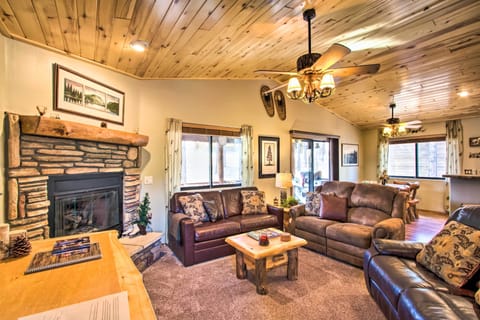 Show Low Vacation Rental | 2BR | 2BA | 940 Sq Ft | Steps Required
