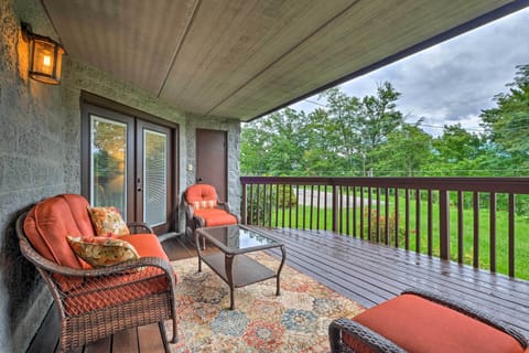 Gatlinburg Vacation Rental Condo | 2BR | 2BA | 1,256 Sq Ft | Stairs Required