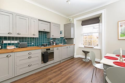 Fully equipped dining kitchen to cook up a feast!