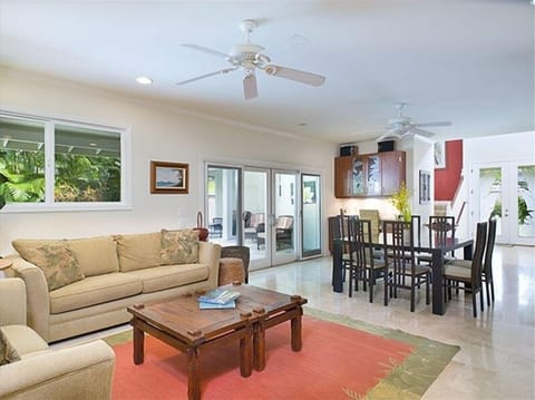 Living Room, Wireless Internet, iPod Connection, Bose Sound System