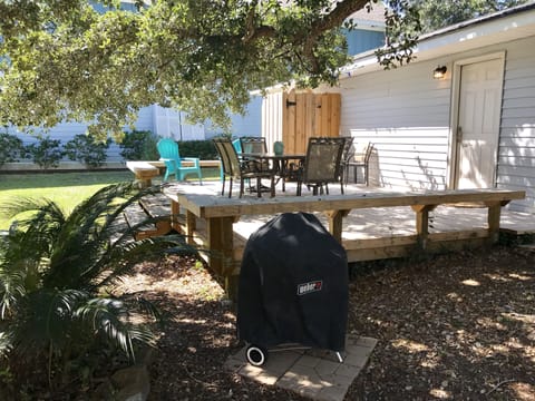 Large Back Deck w/ Shade from Beautiful Live Oak & Weber Charcoal Grill