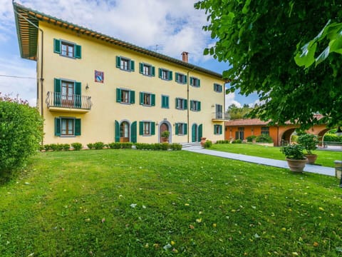 Sky, Plant, Cloud, Building, Window, Green, Tree, Land Lot, Vegetation, Grass