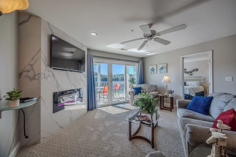 Relax and Enjoy the Lake View, Comfortable Furnishings, and Electric Fireplace!