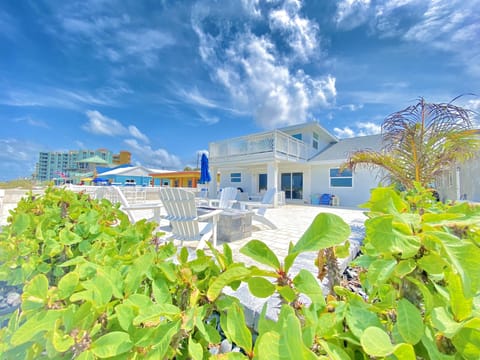 Backyard view of The Turtle Tracks house! 