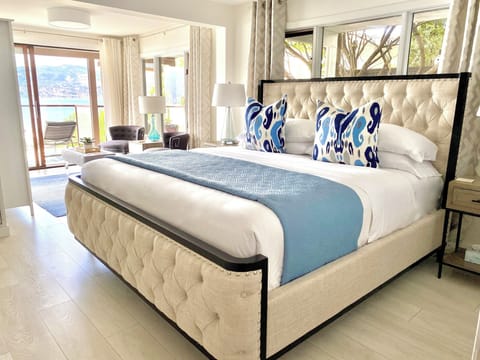 Bedroom with luxurious king-size bed