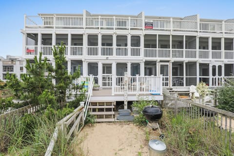Exterior,Main,