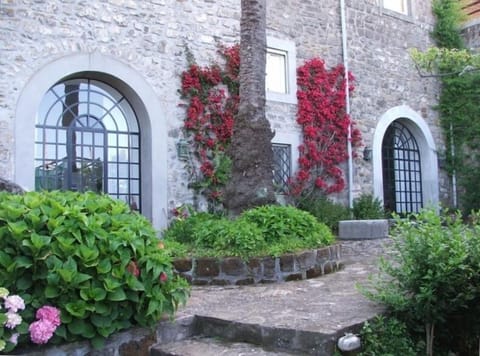 The entrance to the House