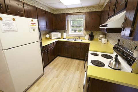 Fully equipped kitchen.
