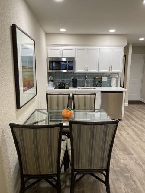 Dining / Kitchenette