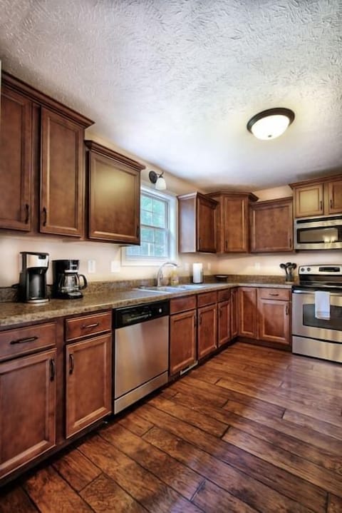 Full size kitchen with SS appliances and basic cooking dishes provided 