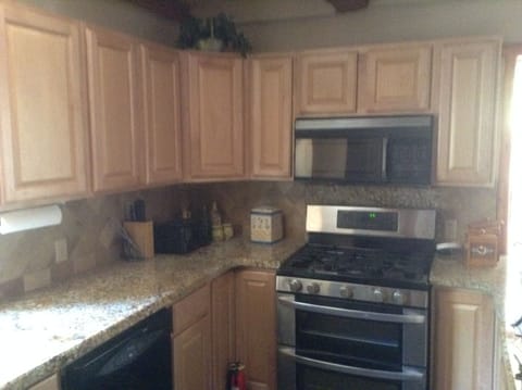 fully equipped kitchen with refrigerator/icemaker