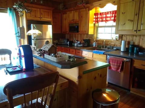 FULL KITCHEN WITH REFRIGERATOR, MICROWAVE, STOVE, DW AND ALL UTENSILS.