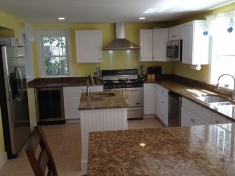 Big open chefs kitchen, island prep station, totally renovated, entertain away!