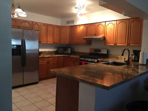 kitchen/bar