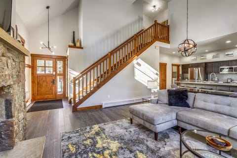 Living Area - Mountain Thunder Lodge 305 - Breckenridge Vacation Rental