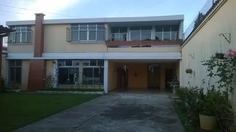 Entry way, garden and parking area.

