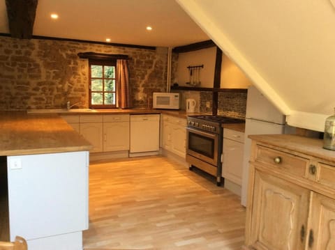 Les Roses - Kitchen.