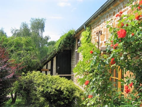 Les Roses - Entrance.