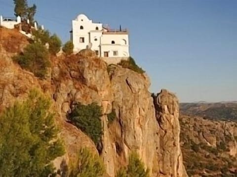 Casa del Tajo "The House on a Cliff"