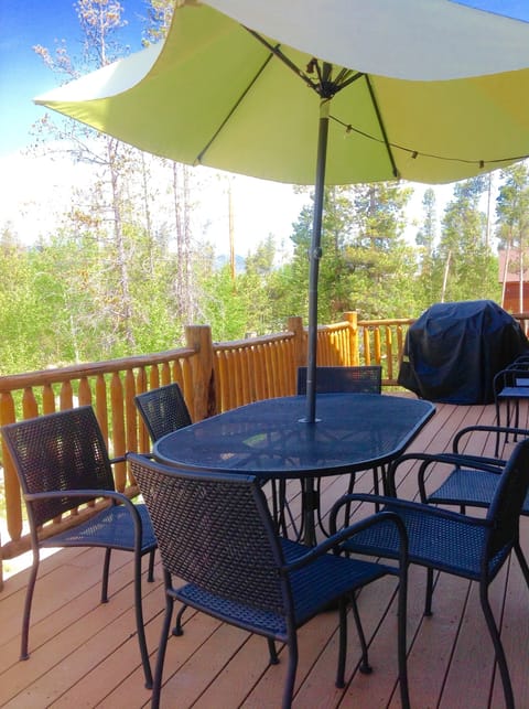 Balcony off the front with a grill to use.