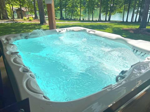 8-Person Cantabria Hot Tub