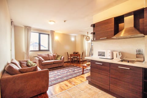 communal sitting room of apt 7