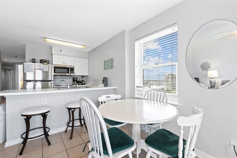 7 Tradewinds 901 Dining Area