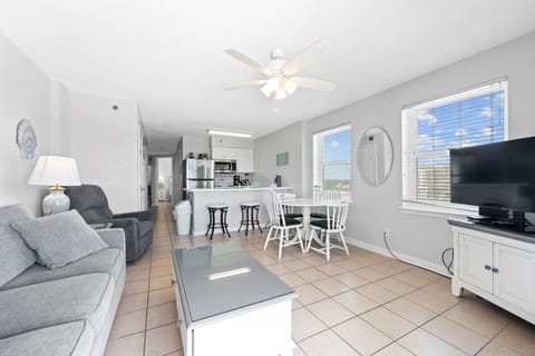 2 Tradewinds 901 Living Room