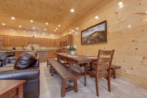 Dining Area - Seating for 14