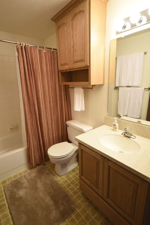 Upper level, full bathroom