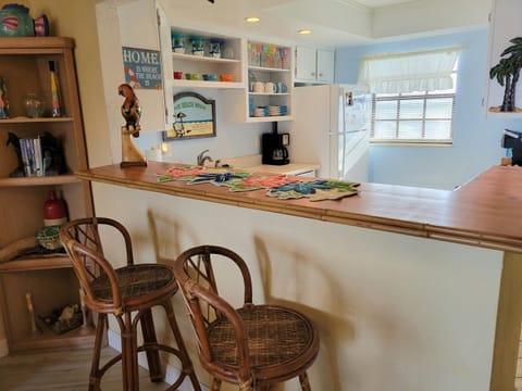 Kitchen Counter w/Barstools
