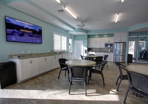 Cabana TV and Kitchen