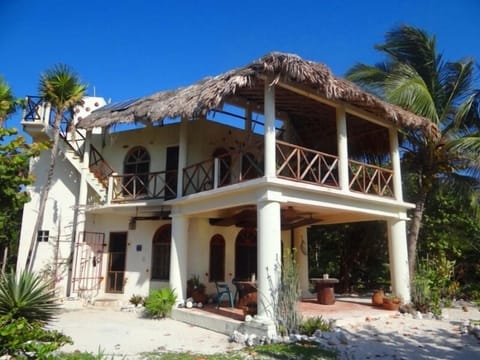 Casa del Cielo de las Estrellas. Spacious balcony and terrace face the beach.