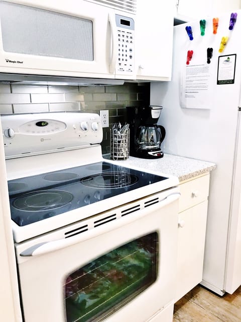 Full size appliances; coffee pot, microwave, stove & fridge/freezer w/ ice make